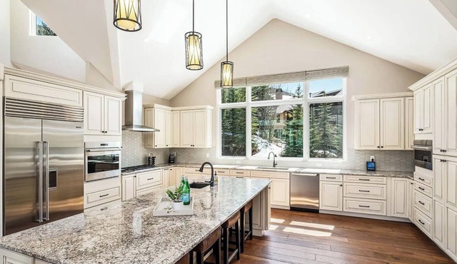 Luxury Platinum Vail Home, steps from Chair 20