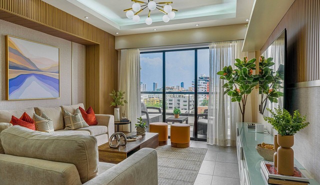 Luxury, pool, gym in the city center