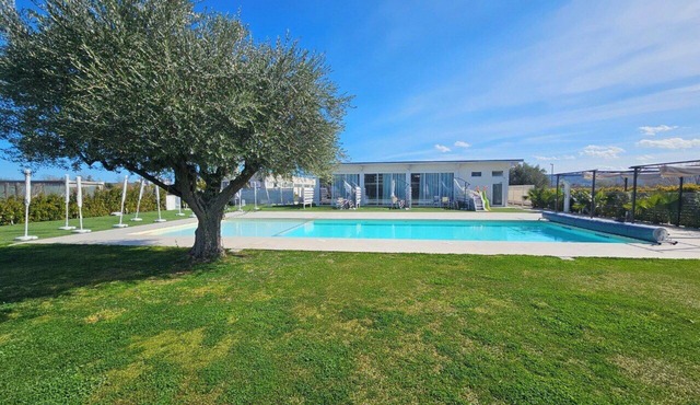 Luxury pool Suites - Città Bianca