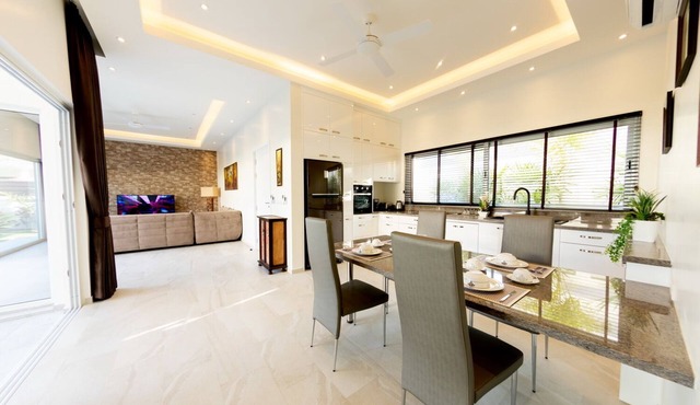 Luxury pool villa Iris