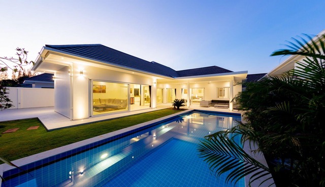 Luxury pool villa Iris
