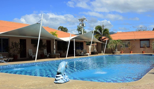 Luxury Poolside Apartment. Your Serene Getaway Awaits!