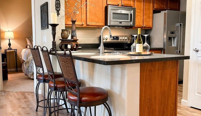 Luxury Poolside Condo-2 Master Suites- "@The Signature" Walk to Dining &Shops!