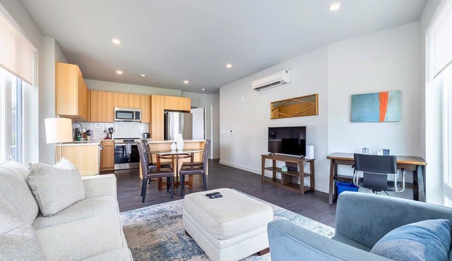 Luxury Private Apt with Gym