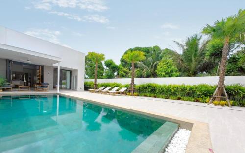 Luxury Private Christina Pool Villa