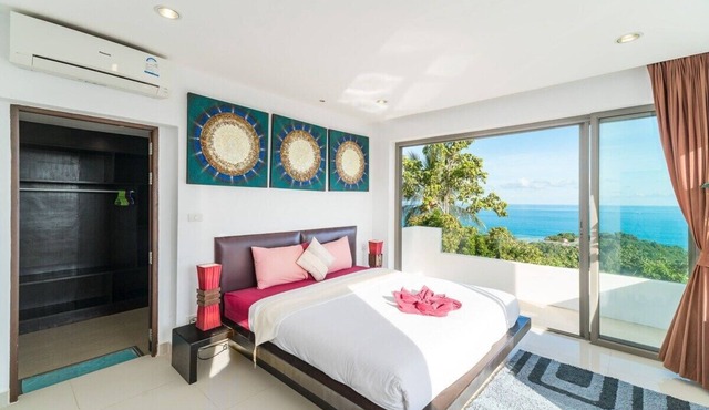 Luxury Retreat Awaits Exquisite Villa for Rent with Breathtaking Views.