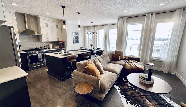 Luxury Retreat backing to a Park with Spray Park