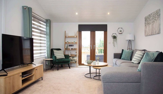 Luxury Retreat Cabin w/Hot Tub Near York Countryside
