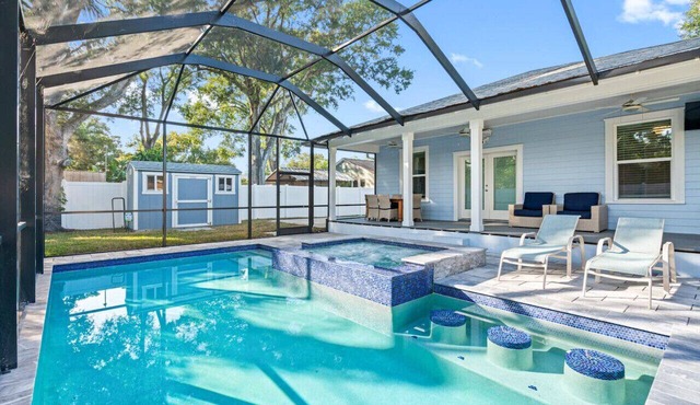 Luxury Retreat Hot Tub Private Fenced Yard