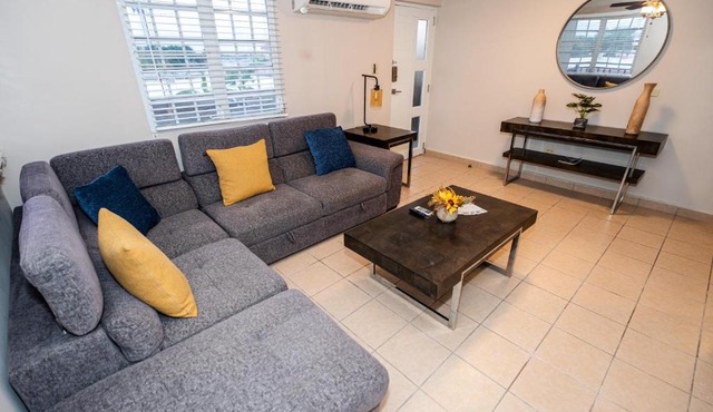 Luxury Retreat with Private Jacuzzi and Mountain Views FREE Parking
