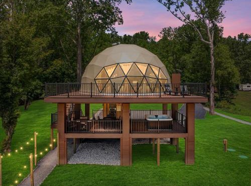 Luxury River Dome - Hot Tub, Sauna, Riverfront, Wifi