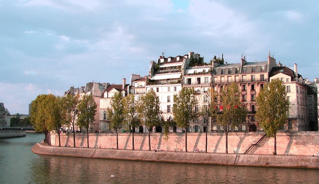Luxury river-view apartment with AC on the Ile Saint-Louis