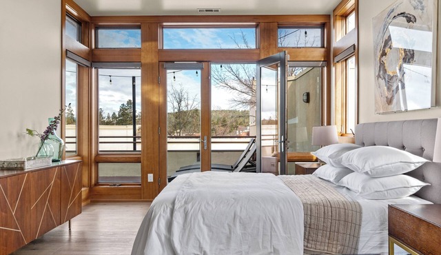 Luxury Rooftop Condo in the Heart of Downtown Bend, Cascade Mountain views