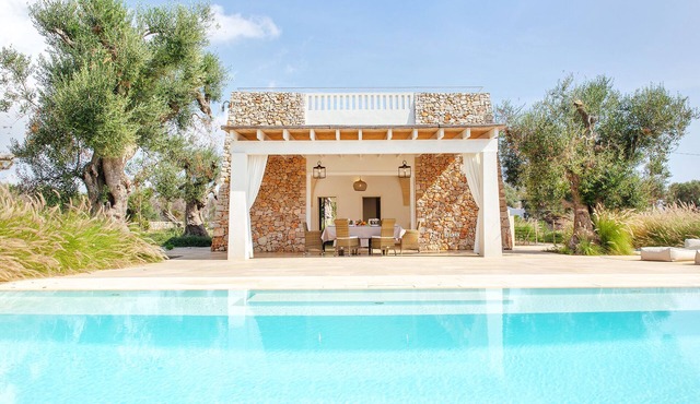 Luxury sea-view villa with pool and hot tub, near S. M. di Leuca