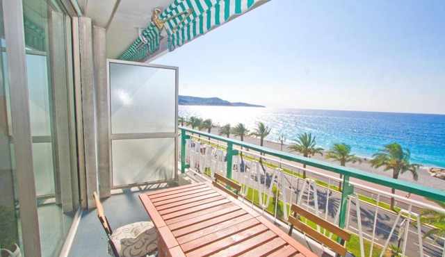 Luxury Sea Front Condo Milord
