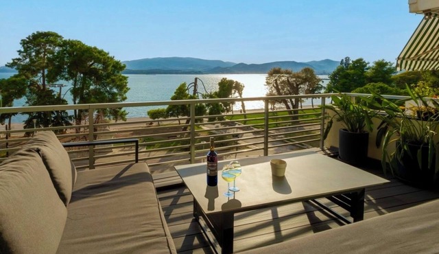 Luxury Sea View 2BR Apt - Balcony & Free Parking