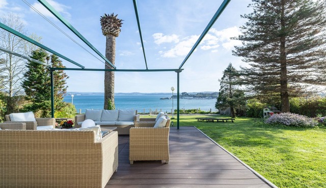 Luxury Seafront Villa in the Ares Estuary with Private Beach Access – Perfect for Families & Groups