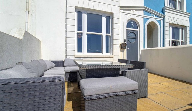Luxury Seafront Villa for 12 with Ocean Views