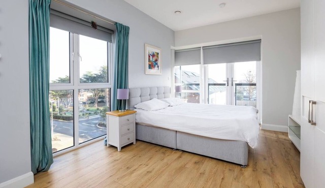 Luxury Seaview 2BR Apartment in South Dublin, 15 min walk to the sea