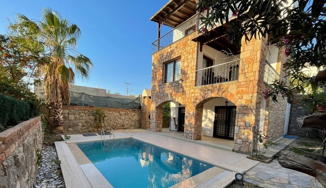Luxury self catering 3 bedroom private holiday villa with private swimming pool.