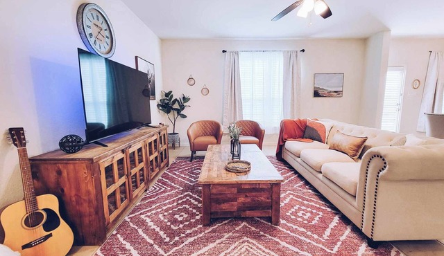 Luxury Serene Escape Home: 2 King Beds, Near SeaWorld