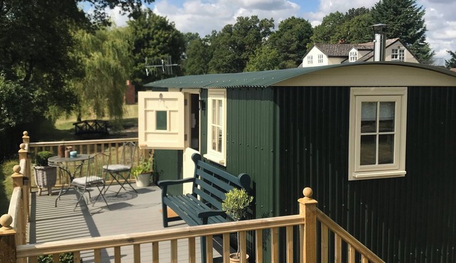 Luxury Shepherd Hut - The Nimrod