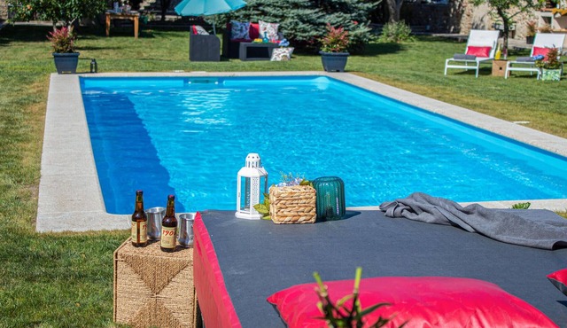 LUXURY SINGULAR VILLA ROSA