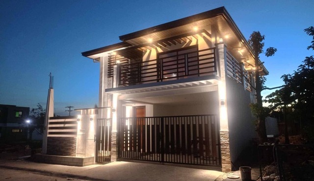 Luxury Solar Home where Style Meets Sustainability