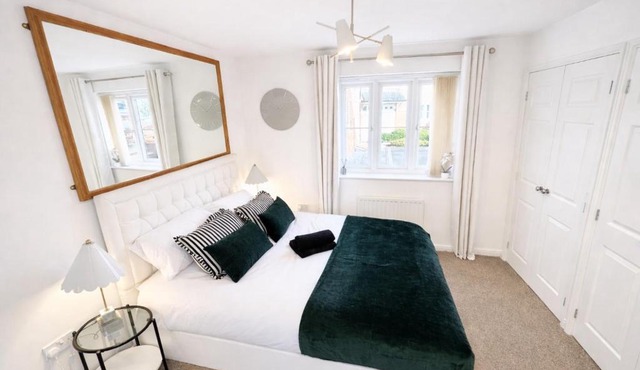 Luxury Solihull 2-BR Apartment near BP Pulse Arena, NEC, Bham Airport, Resorts World, JLR, HS2, Solihull Centre & Hospital