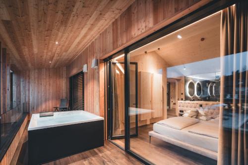 Luxury Spa Suite