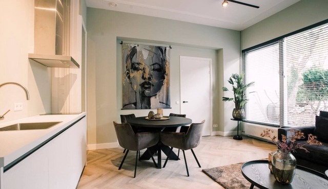 Luxury space with fast WiFi, 40m² herringbone floors, and ensuite rain shower for 4.