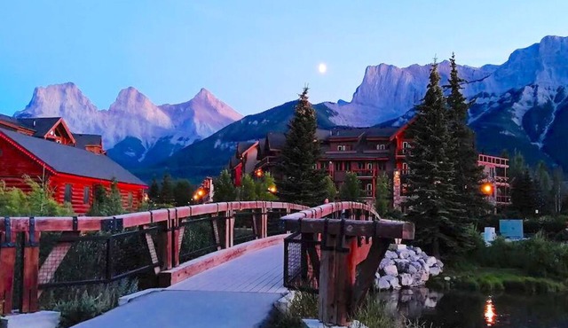 Luxury, Spacious, New, Entire Condo Suite, Scenery Year-round Mountain Getaway