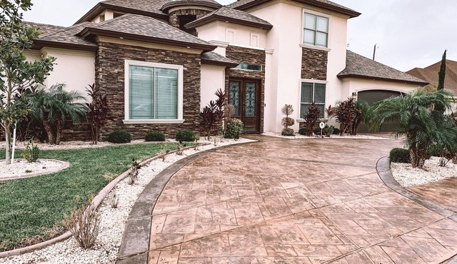 Luxury/Spacious Pool Home McAllen, Texas *4 Master Suites*