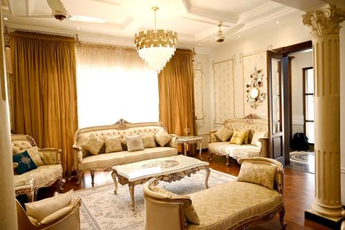 Luxury Spanish Villa Close to Raya Fairways Commercial