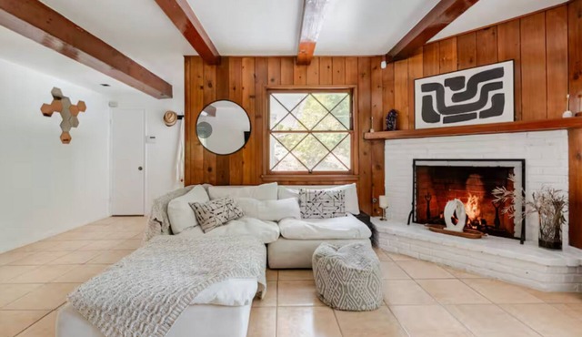 Luxury Stay in the Heart of Beverly Hills 2BR BBQ, Outdoor Lounge & Parking