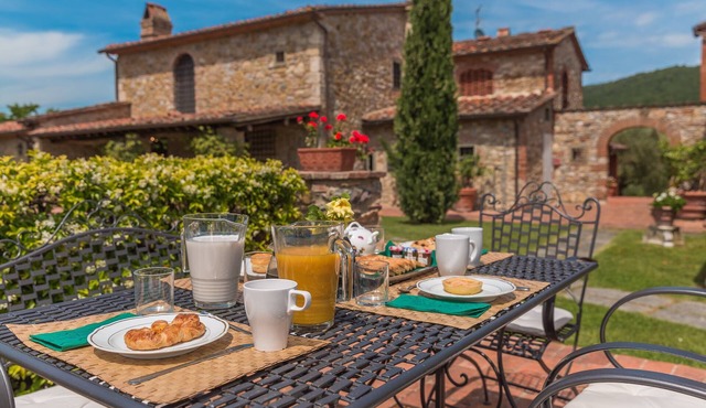 Luxury stone villa with infinity pool,jacuzzi corner,Wi-Fi, gym room, sleeps 11