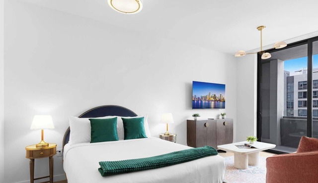 Luxury Studio with Amenities in Miami