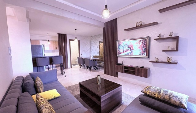 Luxury studio with swimming pool opposite the station