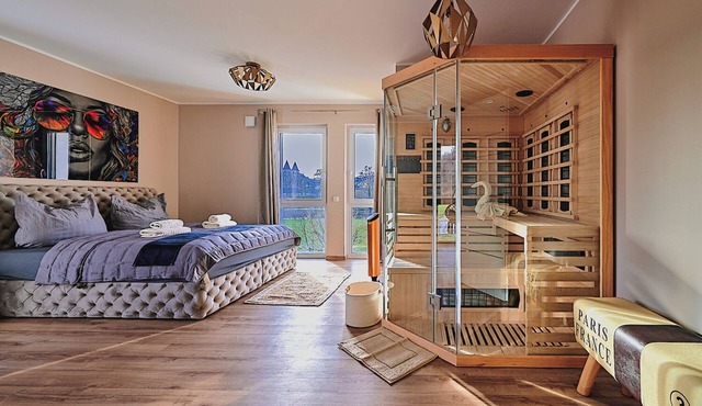 Luxury suite with infrared sauna, electric fireplace & panoramic abbey view