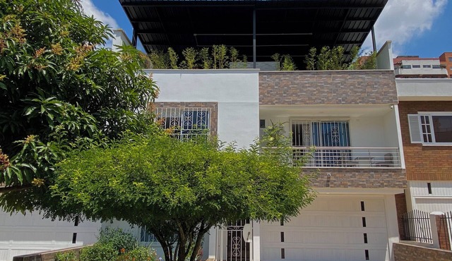 Luxury Terrace Villa in Cali. Prime location, nature trails, and health tourism.