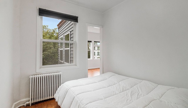 LUXURY TH IN FOXHALL VILLAGE, MINUTES FROM GEORGETOWN