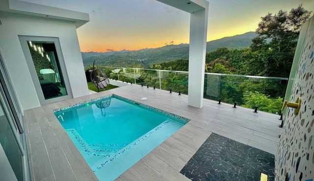 Luxury Tiny home with pool & amazing view