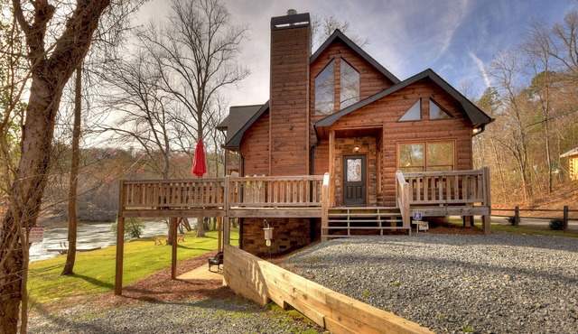 Luxury, Toccoa River Front, Fishing, 3 Fireplaces, Kayaks