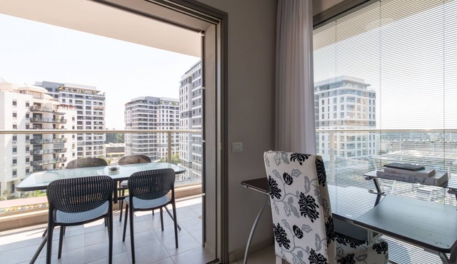 Luxury Tower parking Shopping Mall 2BR
