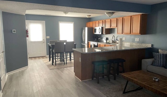 Luxury Townhome #3 - With Yard - Remodeled Feb `21
