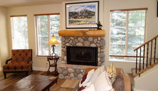 Luxury Townhouse 3bd Near Baldy base & bike path. Summer Dates Bikes