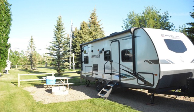"Luxury Trailer Getaway – Cobblestone RV Park (Sleeps 6!)"
