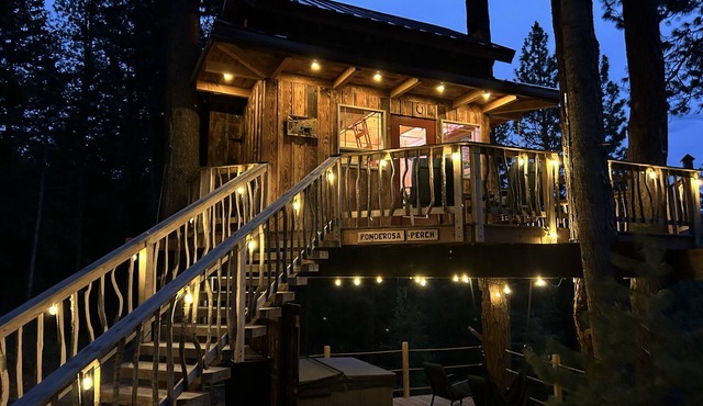 Luxury treehouse with hot tub