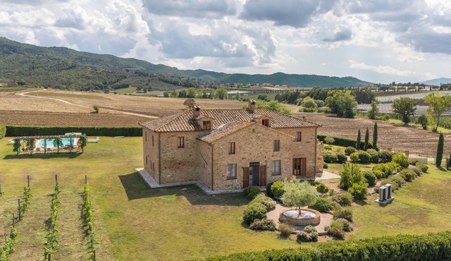 Luxury Umbrian Villa with Vineyard - Authentic Italian Country Estate Experience