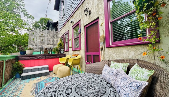 Luxury Urban Farm & Eco-Retreat ~ Hot Tub ~ Fire Pit ~ Walk Downtown ~